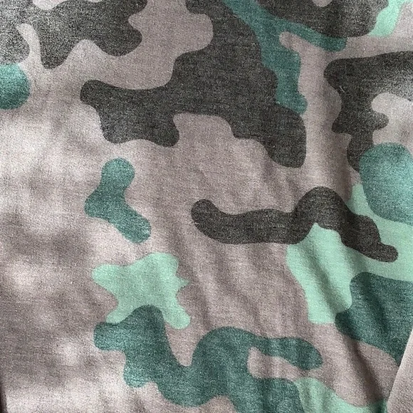 Crane Aldi’s Camo Athleisure Shirt SZ M NWT - Picture 3 of 6